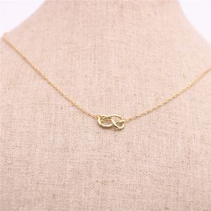 Collier pendentif à nœud croisé Grand collier pendentif à nœud croisé de dessin animé conçu pour les femmes mélange de vente au détail et en gros