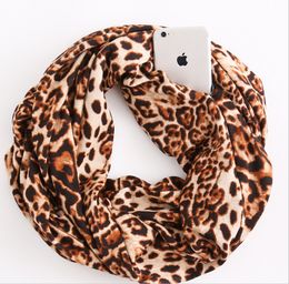 Écharpe infini Convertible Portable pour femmes, avec poche à fermeture éclair, imprimé léopard assorti, écharpe de voyage, à la mode