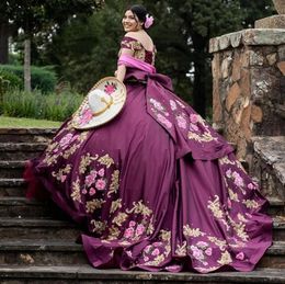 Raisin violet Mexique Charro Quinceanera robes hors épaule Satin Appliques broderie 3D princesse florale doux 15 robe de bal