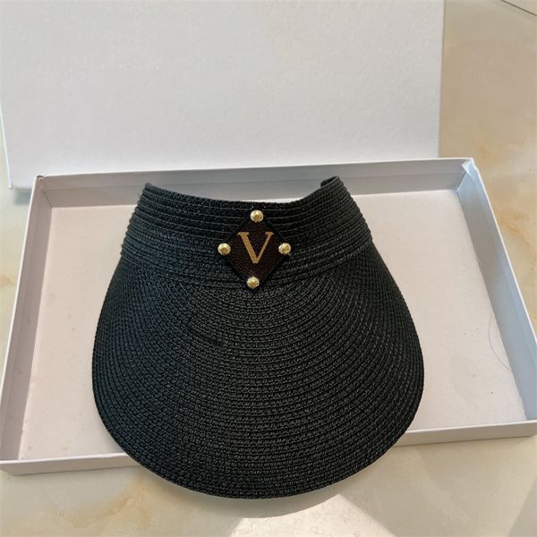 Visors de tresse d'herbe pour hommes femmes de vacances d'été pour femmes voyage de la mode décontractée designers de mode paille pour chapeaux de seau réglables Caps de baseball