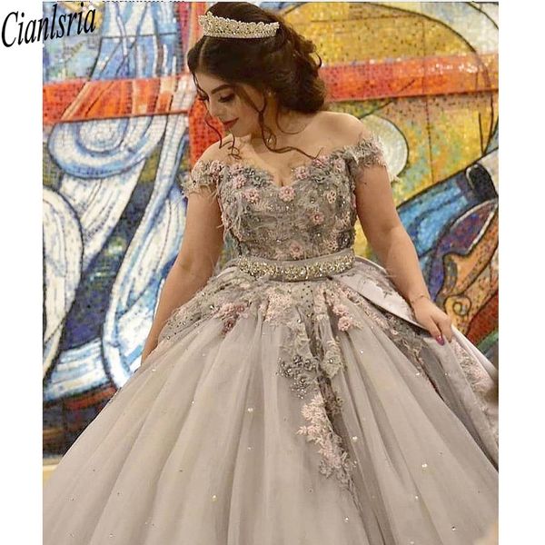 Vestido De fiesta con hombros descubiertos y fajas De cristal gris, vestidos De quinceañera hechos a mano con apliques De flores, Vestido sin mangas De 15 y 16 años