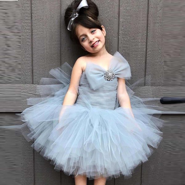 Gris Tulle Filles Pageant Robes Avec Grand Arc À Niveaux Courtes Robes De Fille De Fleur Pour Le Mariage Bébé Fille Anniversaire Robe De Soirée Formelle Pas Cher