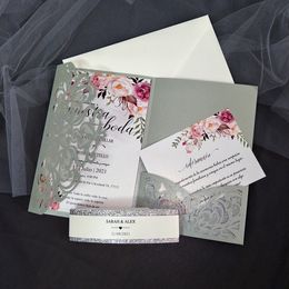 Invitación de boda gris con inserto de impresión personalizado y banda de marfil para el vientre Respaldo de brillo plateado DIY Tarjetas de despedida de soltera cortadas con láser brillante Invitaciones de quinceañera