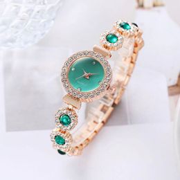 Mujeres de excelente calidad Diseñadora Muñeca de pulseras Girl Popular Water Diamonds With Box Lady Fashion Casual Dial de lujo de 28 mm Relojes de cuarzo No756