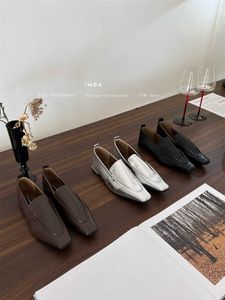 Idéal à porter ~ Version coréenne nouvelles petites chaussures en cuir à talons bas d'un pied, mocassins à bout carré en cuir souple pour femmes, chaussures simples à semelle plate 231227