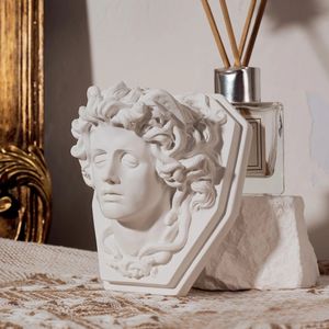 Statue de mythologie grecque Figurine Vintage 3D Relief Head of Medusa Gods Classic Sculpture for Living Room Home Shelf Decor 240521