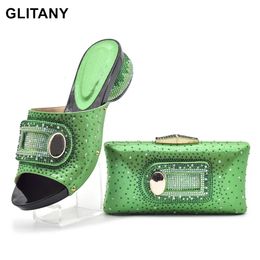 Ensemble de chaussures et de sacs pour femmes africaines de couleur verte, décorés de strass, chaussures italiennes assorties, 240219