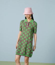 Groene kleur zomer in Italië stijl casual jurken ontwerper g herfst dames gebreide product temperament slanke letter jacquard jurken rok