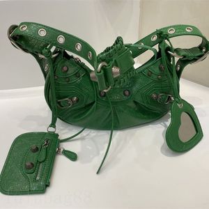 Bolso de diseñador verde le cagole bolsos de hombro motocicleta sacoche cuero accesorios de metal de moda billetera de motocicleta bolsa de lujo zippies XB014 F23