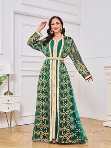 Green Dubaï Arabe Mère de la mariée Robes broderie en V couche Appliques de dentelle avec veste plus taille de mariage invité sirène du soir robes de fête