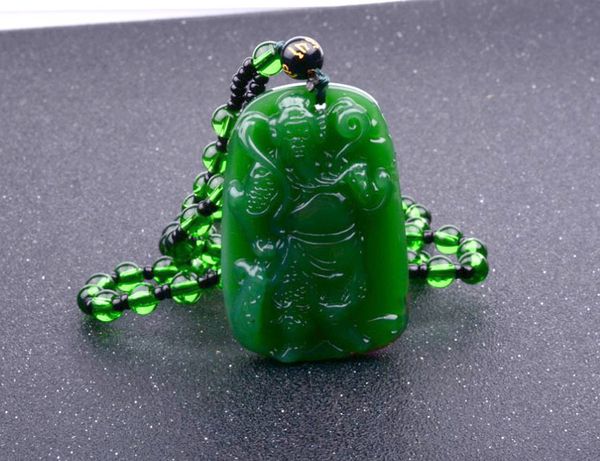 Verde ocho hilos colgantes de alta imitación guan gong amuleto collar de Buda