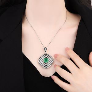 Collier pendentif émeraude verte pour femmes, collier en cristal carré de conception vintage pour femmes, bijoux fins de haute qualité avec chaîne en argent de 18 pouces