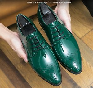 Groene mode spiegels puntige mannen kleding schoenen elegantie man feestschoenen veterheren lederen schoenen zapatos para hombre voor jongens feestkleding laarzen