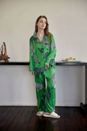 Ensemble pyjama à manches longues et pantalon en Satin texturé en soie pour femmes, imprimé léopard vert, doux et confortable à porter à la maison, 240201