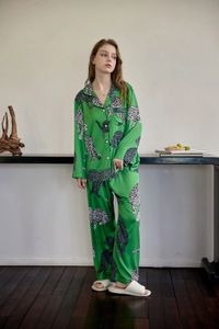 Ropa de dormir con estampado de leopardo verde para mujer, conjunto de pijama de manga larga y pantalones de satén con textura de seda, suave y cómodo de llevar en casa 240201