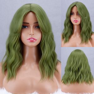 Groen Medium Split Korte Golf Pony Vrouw Geen Kant Kosteneffectieve Natuurlijke Synthetische Pruik Hoge Temperatuur Vezel Cosplay