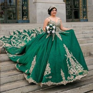 Robes de Quinceanera mexicaines vertes avec cape pailletée robe de bal à bretelles spaghetti robe de bal douce 15 robe de bal en dentelle dorée appliques robes XV Anos