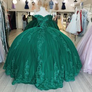 Robes De Quinceanera vertes, épaules dénudées, robe longue en Tulle, avec nœud en dentelle appliquée, perles, robes De bal pour 16 ans, 2024