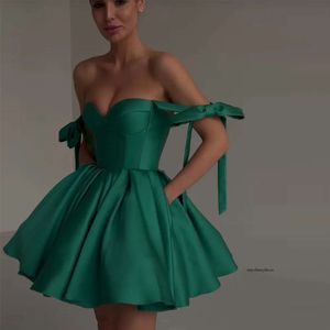 Groen van de schouder Korte Homecoming-jurken Pleit Satin met Pocket Prom Jurk A-Line Robe Tail Femmes voor meisjes 0516