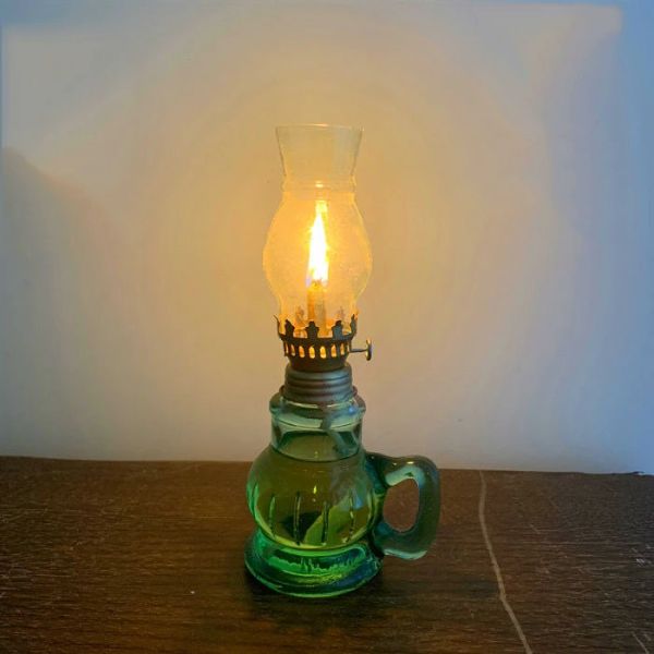 Lampes à huile verte pour une lampe de kérosène en verre d'ouragan à usage intérieur avec poignée, lanterne de kérosène vintage pour l'éclairage d'urgence à domicile