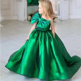 Groene een schouder kinderen formele jurken smaragdgroen satijn meisjes kerst verjaardag partij jurk vlinderdas gezwollen rok peuter Pagean285L