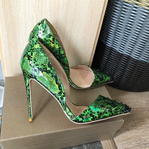 Zapatos de patrón serpentino verde de fondo rojo de colores mezclados con el dedo del pie puntiagudo 12 cm tacones súper altos trabajos de fiesta para mujeres cortadas de piel de aguja de piel de aguja