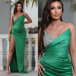 Green Sheat Prom Robe Beads V Neck Split Robes de soirée formelles Elegant Ogstuff plies de fête pour Special Ocns Robe de Soiree