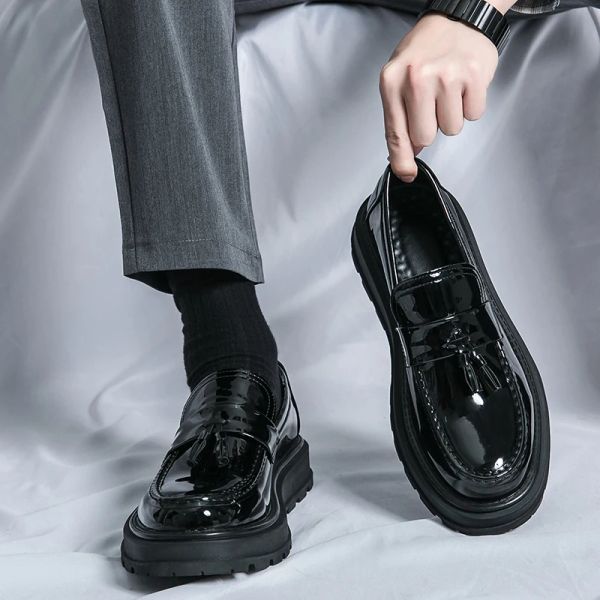Mocassins verts mocassins décontractés à fond épais chaussures formelles chaussures formelles hommes modes de robe en cuir breveté