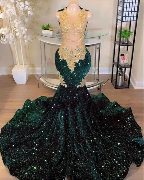 Vestidos de graduación de sirena oscura verde brillante para chicas negras Applices de encaje dorado Beads Basas Veet Sequins Vestido de fiesta