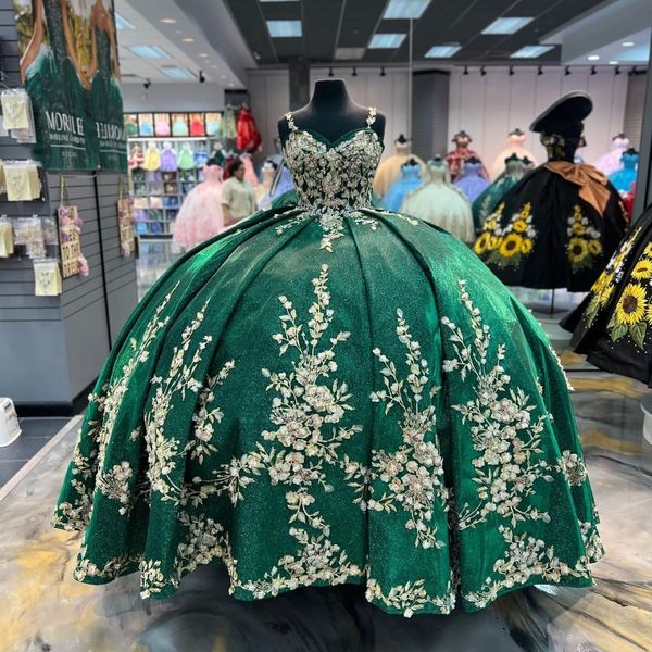 Vestidos de quinceañera brillantes verdes, vestido de baile con forma de corazón, apliques dorados de encaje, cumpleaños, 16 vestidos de fiesta de noche, vestidos de 15