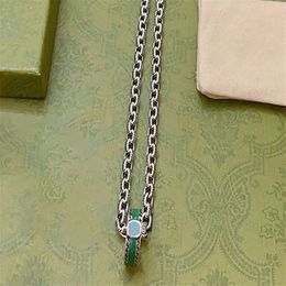 Vert élégant anneau colliers femmes creux ovale ornement pendentif colliers dame consacrer lignes cou bijoux