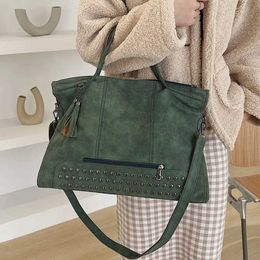 Bolsa de mensajero de gamuza verde para mujer Bolsas de asas femeninas de cuero mate grande Remache Borla Bolso Grande Scrub Ladies Shopper Hombro 220923