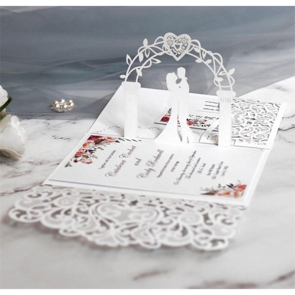 Tarjetas de felicitación 10 unids Tarjeta de invitaciones de boda de corte láser europeo 3D Tri-Fold Lace Heart Elegant Party Favors Decoración 220930