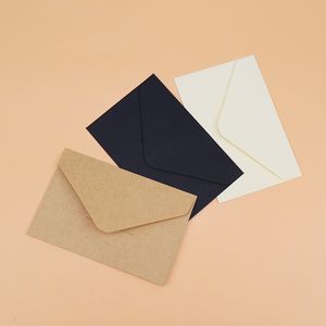 Wenskaarten 204080PCS klassieke witte zwarte kraft blanco mini papier raam enveloppen bruiloft uitnodiging cadeau mailers 221128