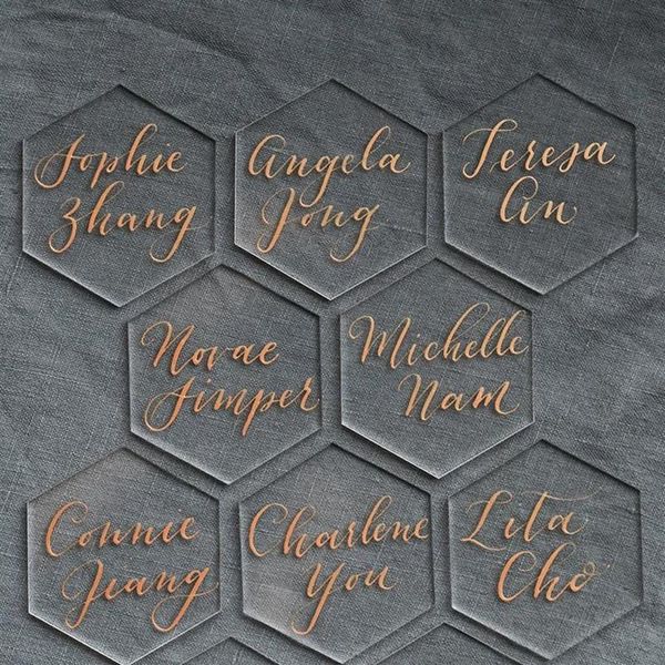 Cartes de voeux 20pcs Clear Acrylique Hexagone Blank Place Feuille de découpe au laser Carreaux unis Décoration de mariage pour numéros de table Nom d'invité 239l