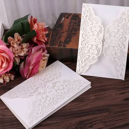 Cartes de voeux 25/50 pièces carte d'invitation de mariage découpée au Laser dentelle fleur cartes de voeux d'affaires anniversaire douche nuptiale décoration de fête de mariage 231102