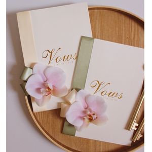 Cartes de voeux 2pcs vert petit style frais Phalaenopsis fleur conception bronzant mariage vœu livres mariée marié serment manuscrit carte de vœux 230317