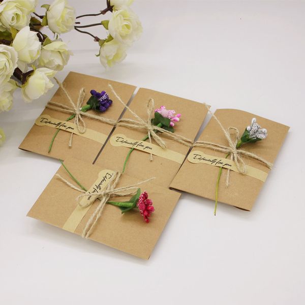 Tarjetas de felicitación 40 unids / lote tarjeta de regalo hecha a mano de bricolaje con flor tarjeta de invitación de boda tarjeta de invitación simple fiesta decorar tarjeta de felicitación 230317