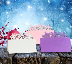 Cartes de voeux 50/100pcs flocons de neige de Noël découpé au laser table nom lieu carte dentelle nom message réglage carte mariage fête d'anniversaire faveur décor 231202