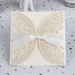 Cartes de voeux 50pcs élégante carte d'invitation de mariage découpée au laser cartes de voeux d'anniversaire d'affaires imprimables faveurs de fête décoration de mariage 230317