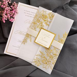 Tarjetas de felicitación 50 piezas/lote flor transparente invitaciones de boda de impresión personalizada con etiqueta metálica dorada y sobre DIY Sweet 15 Invite 230317