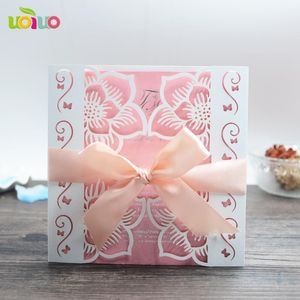 Wenskaarten DIY Customzied Inc42 vouw laser gesneden witte bruiloft uitnodigingen kaart gebonden roze boogafdrukken inzetstuk envelop