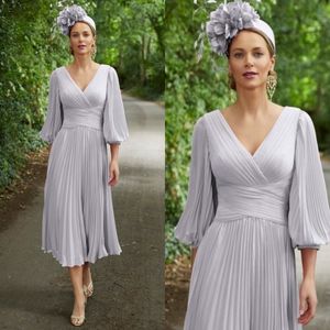 Mousseline de soie grise mère de la mariée robes col en v manches longues robe d'invité de mariage thé longueur plis grande taille tenue de mère formelle