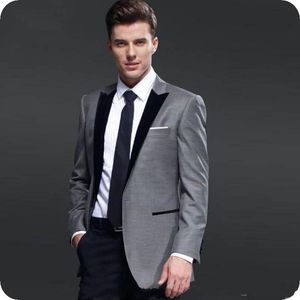 Gris Groom Tuxedos Black Peak Lapel Groomsmen Wedding Tuxedos Center Vent Men Formal Dinner Party Prom Blazer Suit (Veste + Pantalon + Cravate) 1064