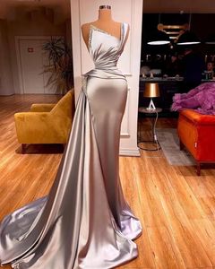 Robes de bal de sirène sexy gris une épaule satin sier en cristal perles sans manches de fête formelle de soirée