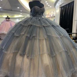 Vestidos de quinceañera grises brillantes para niña, vestido de baile de 15 años, escote en forma de corazón Sexy con cuentas y hombros descubiertos, vestido de fiesta largo 2023