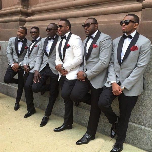 Tuxedos de mariage gris / blanc pour hommes, châle noir, revers, marié, smokings populaires pour hommes, veste, costume 2 pièces (veste + pantalon + cravate) 1302
