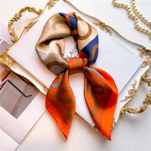 Grid Designer Print Bloem imitate Silk Scarf Hoofdband voor vrouwen Fashion Long Handgreep Sjaals Paris Schouder Tote Lage Lage Hoofd Wraps 70x70cm 1 Colors