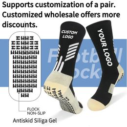 Grip Medium Tube Football Niños Calcetines de fútbol antideslizantes profesionales Hombres Corte Toalla absorbente de sudor Pegamento inferior antideslizante 240117