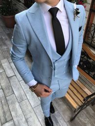 Bruidegom smoking groomsmen piek revers op maat gemaakt baby blauwe mannen past bruiloft / prom / diner beste man blazer (jas + broek + vest + stropdas) M1256